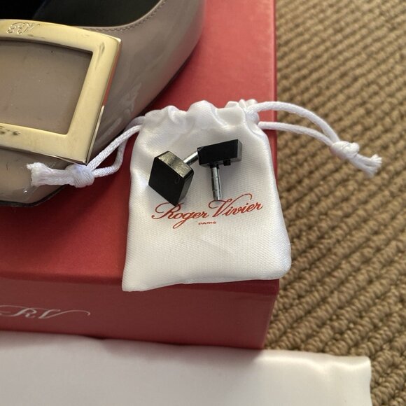 Roger Vivier Taupe Leather Gold Belle Buckle Heels Pumps - Picture 6 of 12